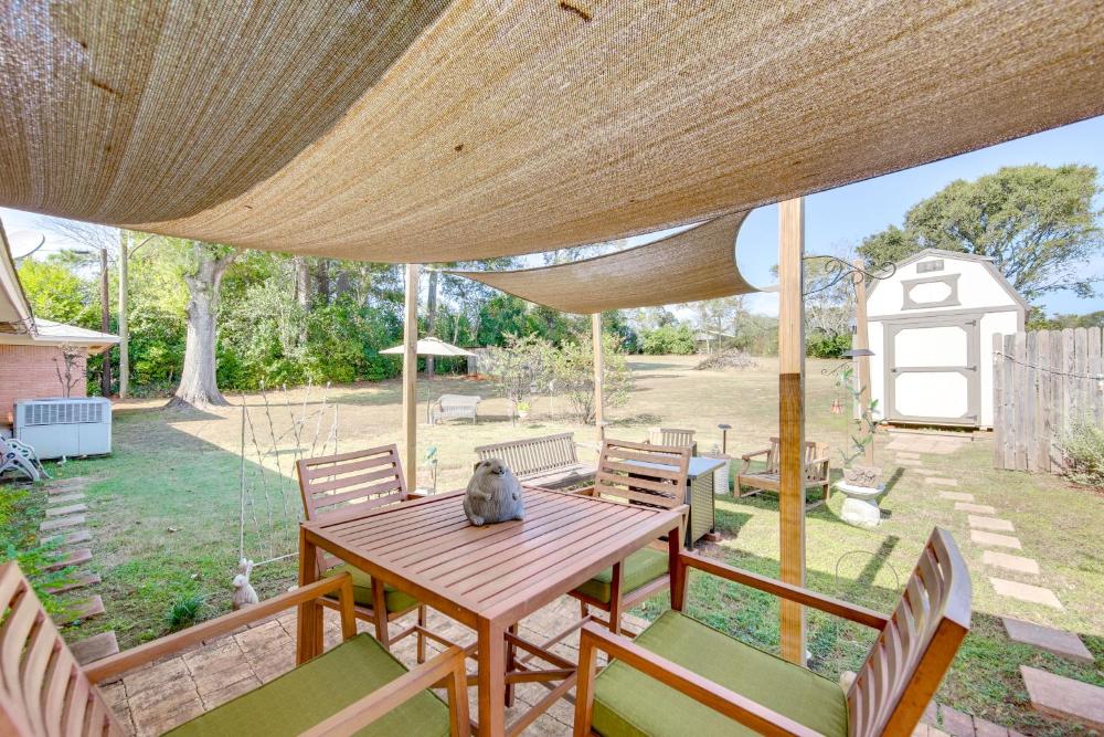Fire Pit and Patios Peaceful Alto Getaway!